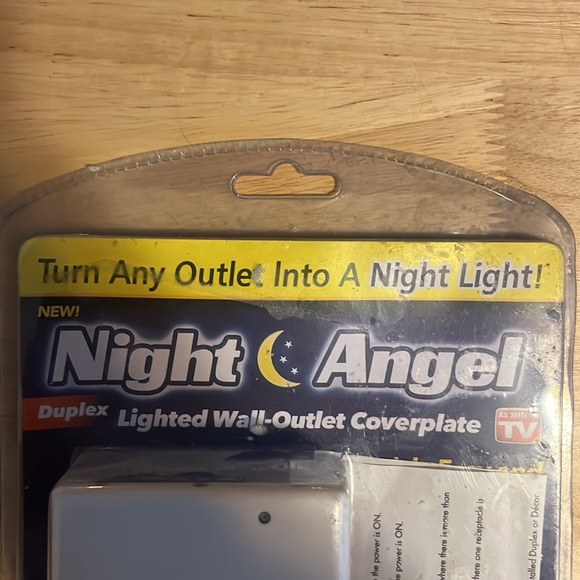 Wall outlet cover plate light - Picture 3 of 5